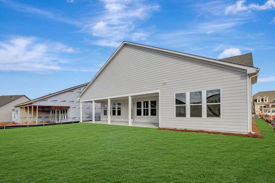 Taylor Model | Back Exterior