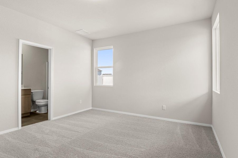 Spacious, unfurnished interior of a new home in Harvest Ridge, Elgin (Image 27).