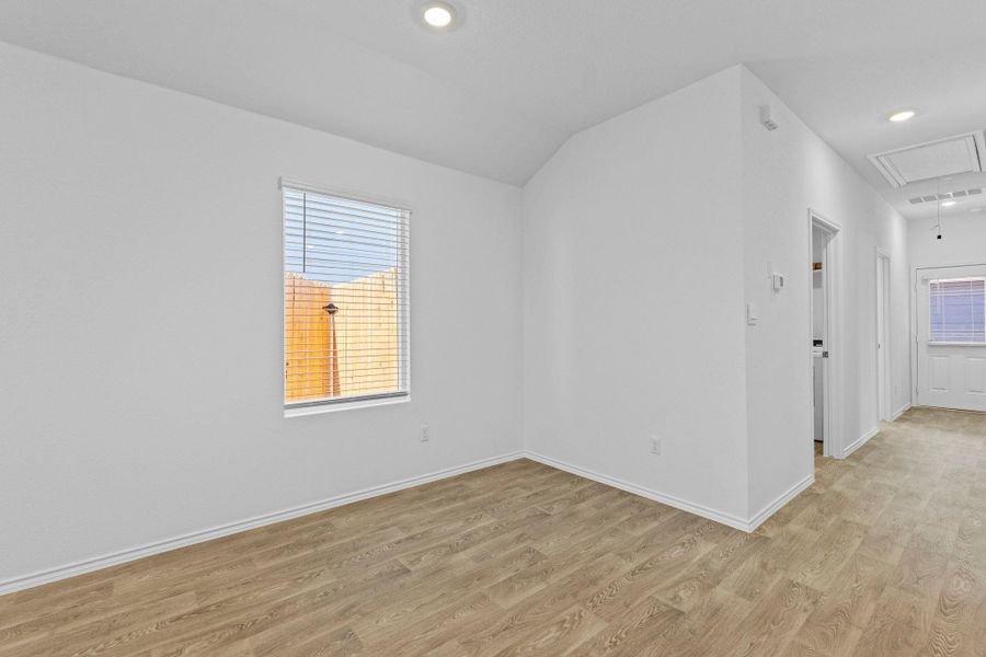 Spacious, unfurnished interior of a new home in Valverde, Bastrop (Image 15).