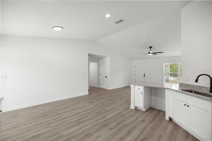 Spacious, unfurnished interior of a new home in , Dunnellon (Image 20).