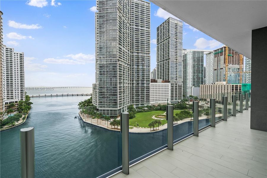 Condo located in Miami, FL showcasing its design and architecture (Image 3).