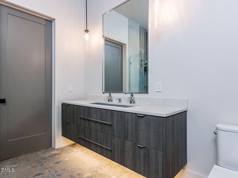 065-1280x960-bathroom