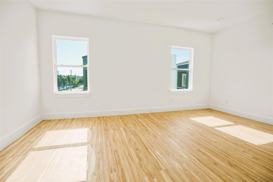 Spacious, unfurnished interior of a new home in , Houston (Image 24).
