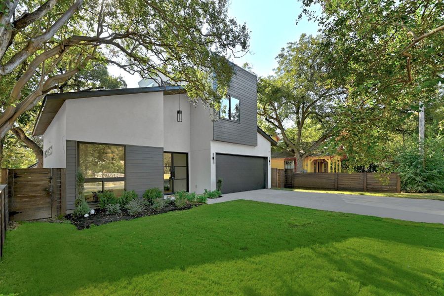 Lovely front yard Lovely front yard