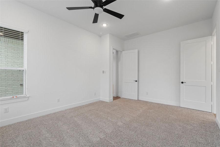 Spacious, unfurnished interior of a new home in Brookewater, Rosenberg (Image 11).