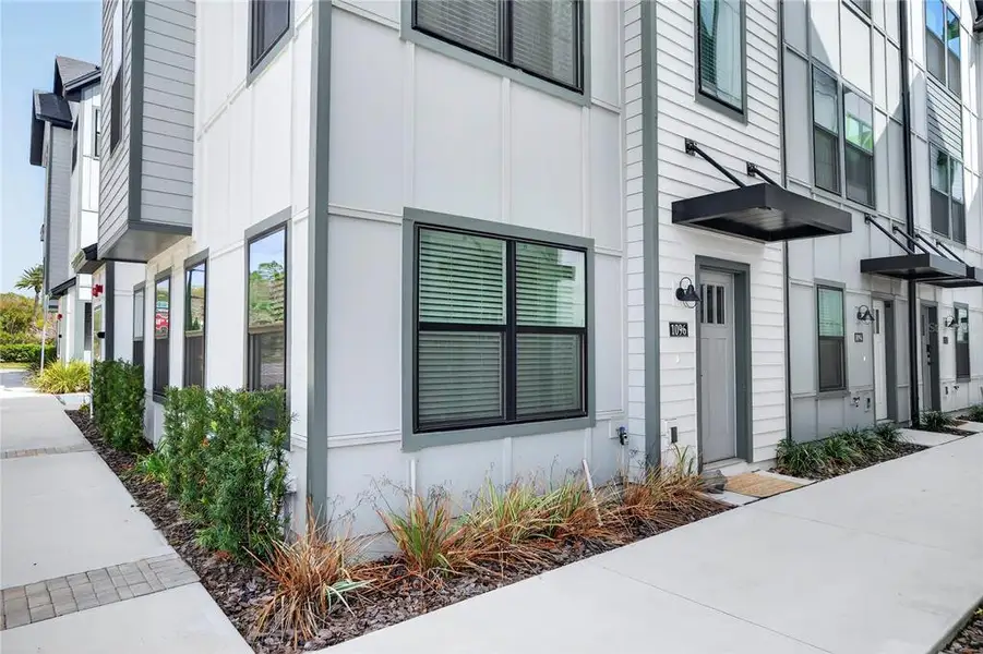 Exterior details and patio area of a home in , Jacksonville (Image 3).