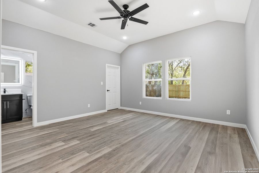 Spacious, unfurnished interior of a new home in , San Antonio (Image 21).