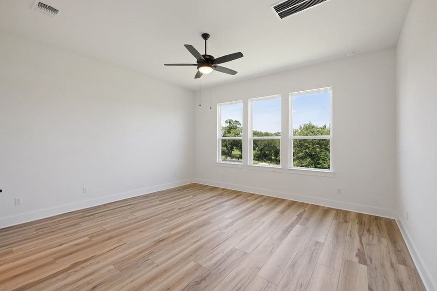Spacious, unfurnished interior of a new home in Lariat, Liberty Hill (Image 42).