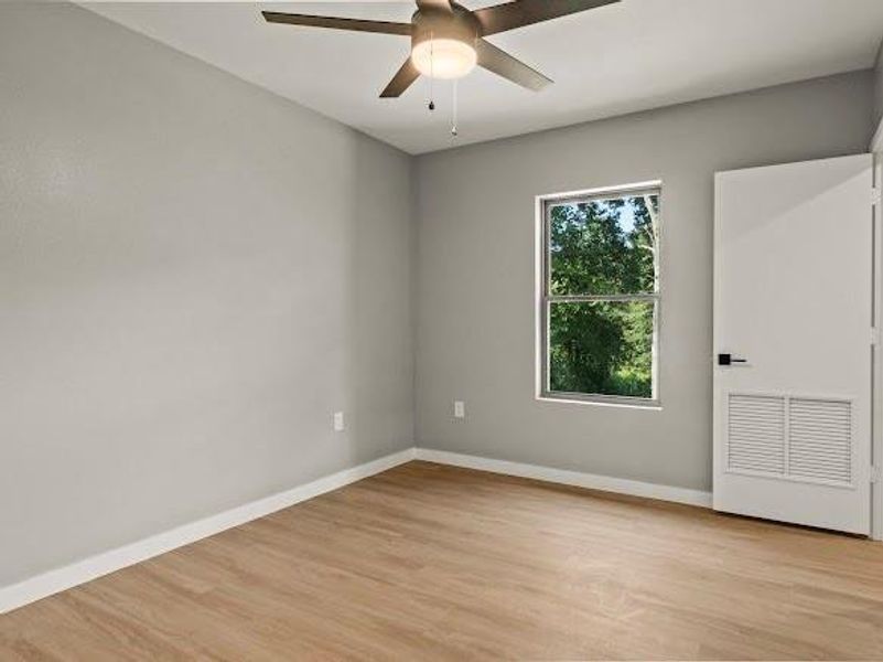 Unfurnished room with light wood-type flooring and a ceiling fan