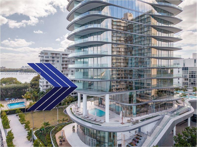 Condo located in Miami, FL showcasing its design and architecture (Image 4).