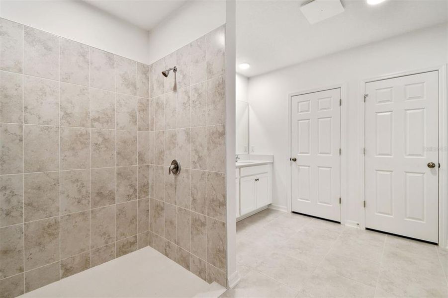 Image 32 of a home in Meadow Oaks.