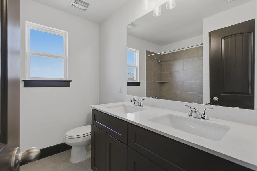 Representative furnished interior of a home built from the Bennington 2434 S 3CG by Saratoga Homes in Turnbo Ranch, Killeen (Image 8).