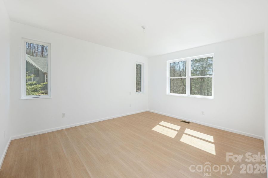 Spacious, unfurnished interior of a new home in , Flat Rock (Image 37).