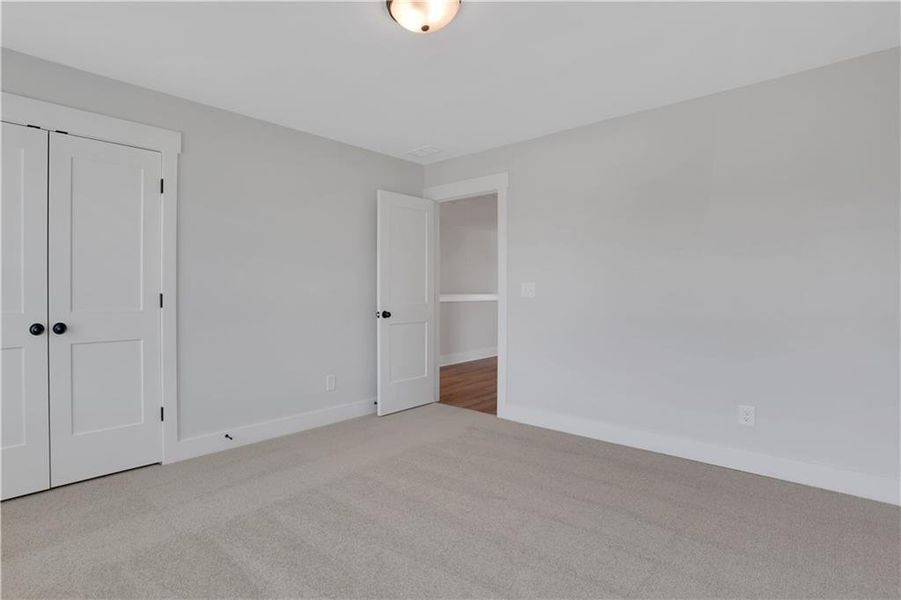 Spacious, unfurnished interior of a new home in Twin Lakes, Hoschton (Image 32).