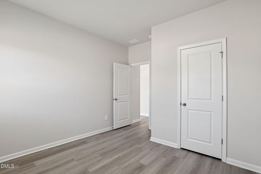 16-web-or-mls-Raleigh- River Glen-36 Hof