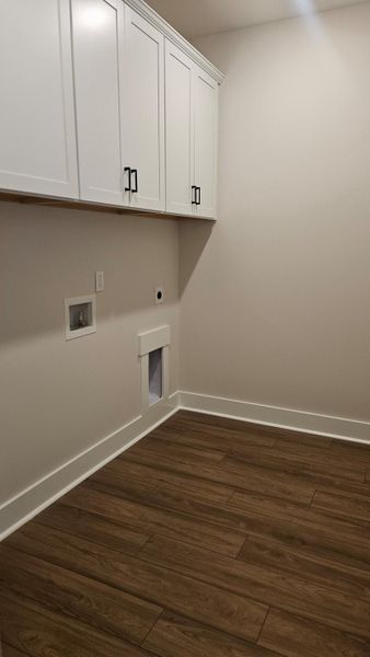 Spacious, unfurnished interior of a new home in The Enclave at French Quarter Creek, Huger (Image 11).