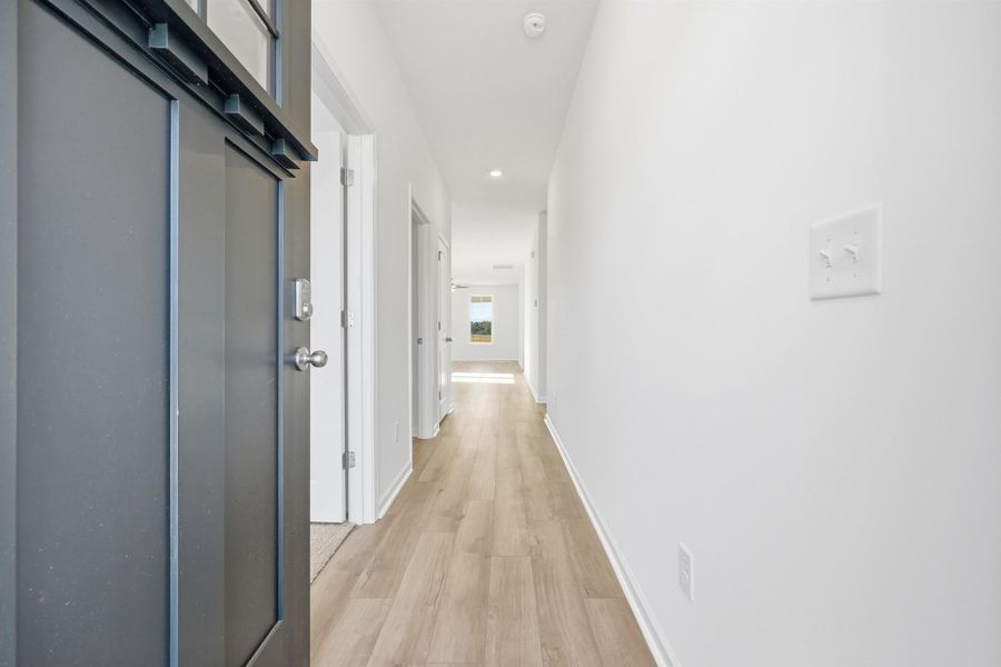 Spacious, unfurnished interior of a new home in Edgefield, Loris (Image 12).