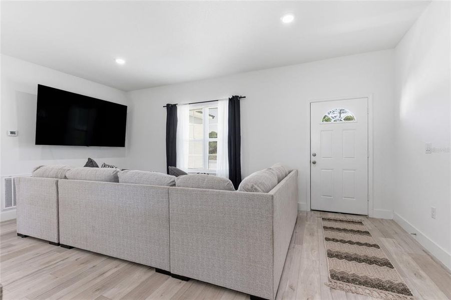 Furnished interior view inside a new home in , Ocklawaha (Image 7).