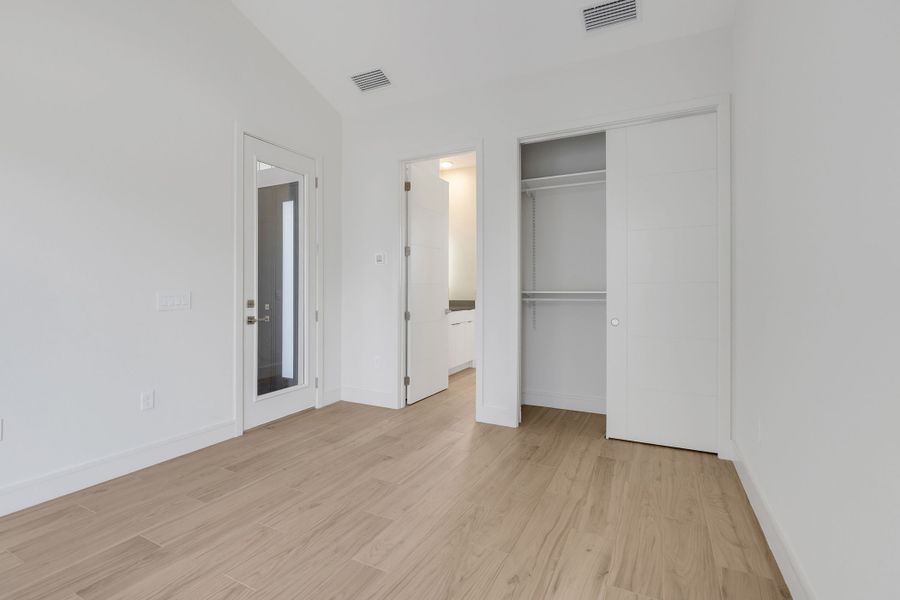 Spacious, unfurnished interior of a new home in Hampton Green at Providence, Davenport (Image 24). Spacious, unfurnished interior of a new home in Hampton Green at Providence, Davenport (Image 24).