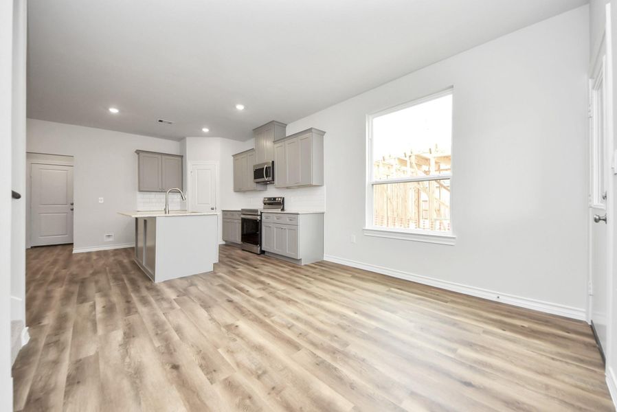 Spacious, unfurnished interior of a new home in The Enclave at Spring Branch, Conroe (Image 20).