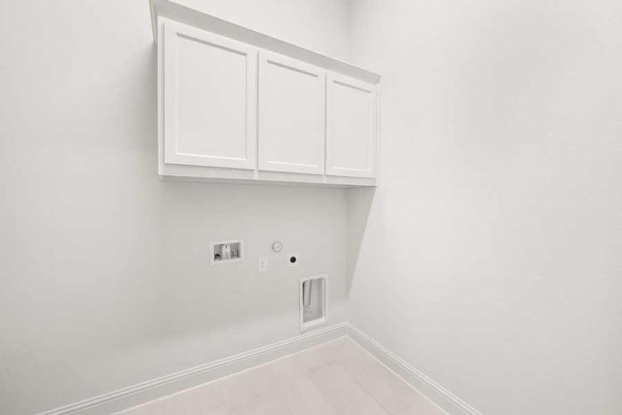 Spacious, unfurnished interior of a new home in BridgeWater - Phase 1, Midlothian (Image 26).