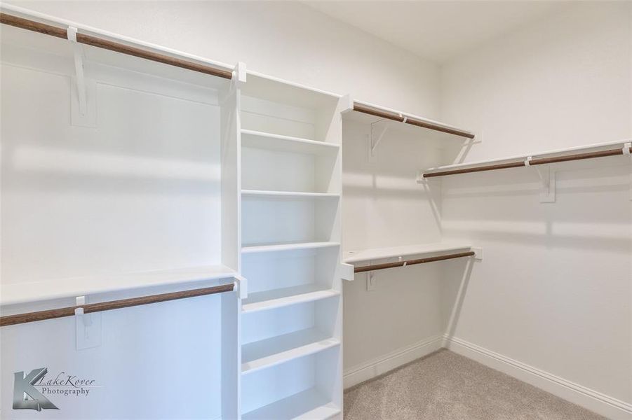 Spacious, unfurnished interior of a new home in , Abilene (Image 23).