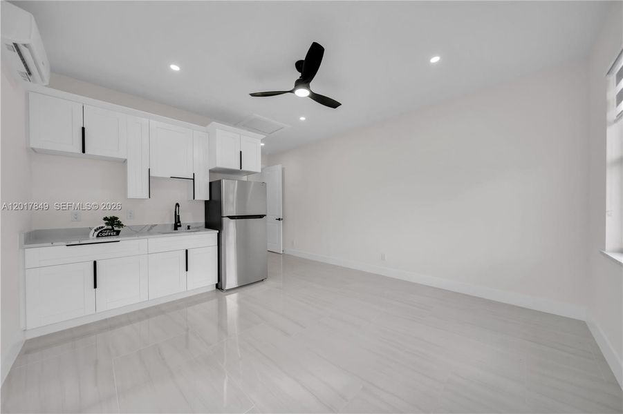Spacious, unfurnished interior of a new home in , Lehigh Acres (Image 19).