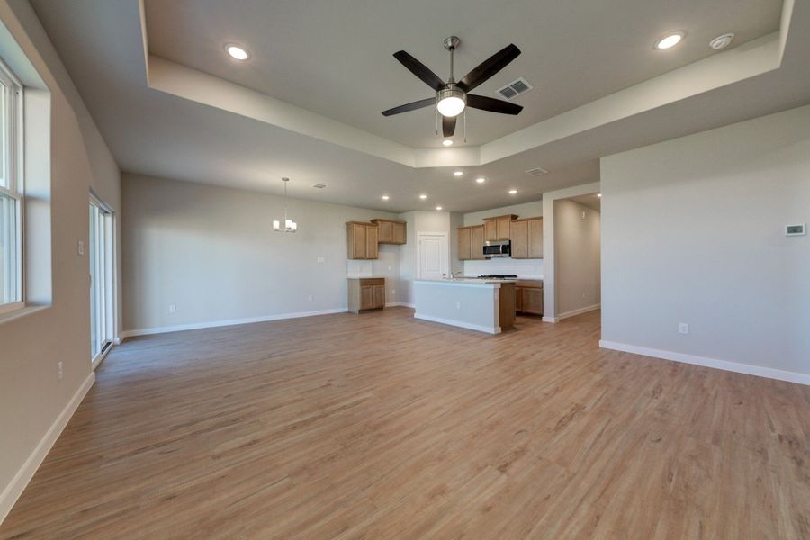 Spacious, unfurnished interior of a new home in The Woodlands, Mico (Image 13).