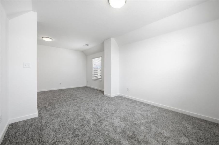 Spacious, unfurnished interior of a new home in Wildridge, Oak Point (Image 26).