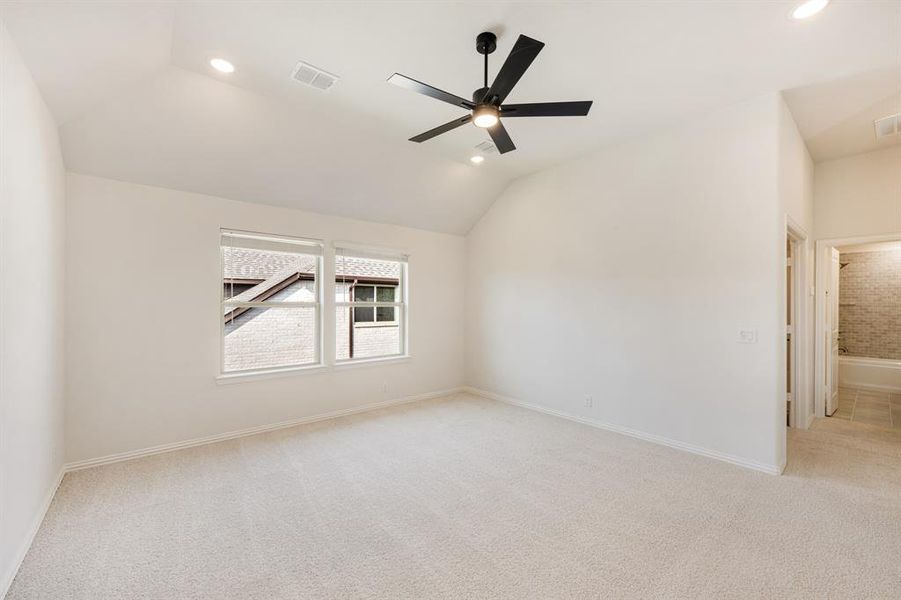 Spacious, unfurnished interior of a new home in Wildflower Ranch 60-65, Fort Worth (Image 38). Spacious, unfurnished interior of a new home in Wildflower Ranch 60-65, Fort Worth (Image 38).