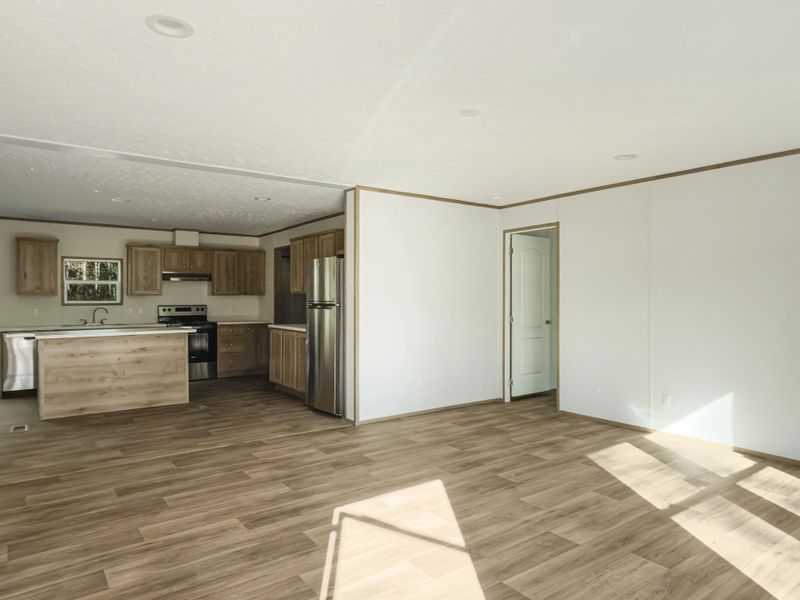 Spacious, unfurnished interior of a new home in , Walterboro (Image 19).