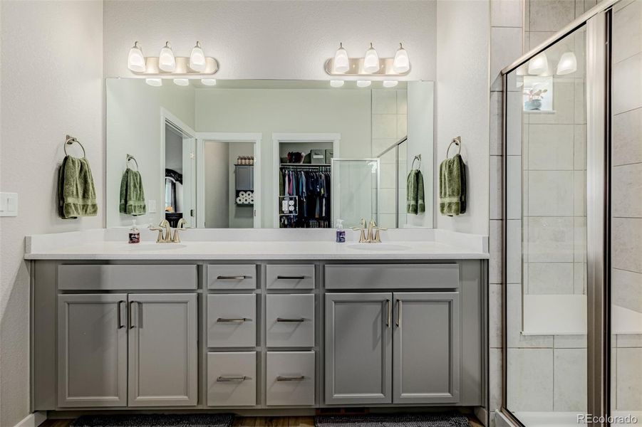 Primary Bathroom ensuite w/double sinks and stand-up shower Primary Bathroom ensuite w/double sinks and stand-up shower