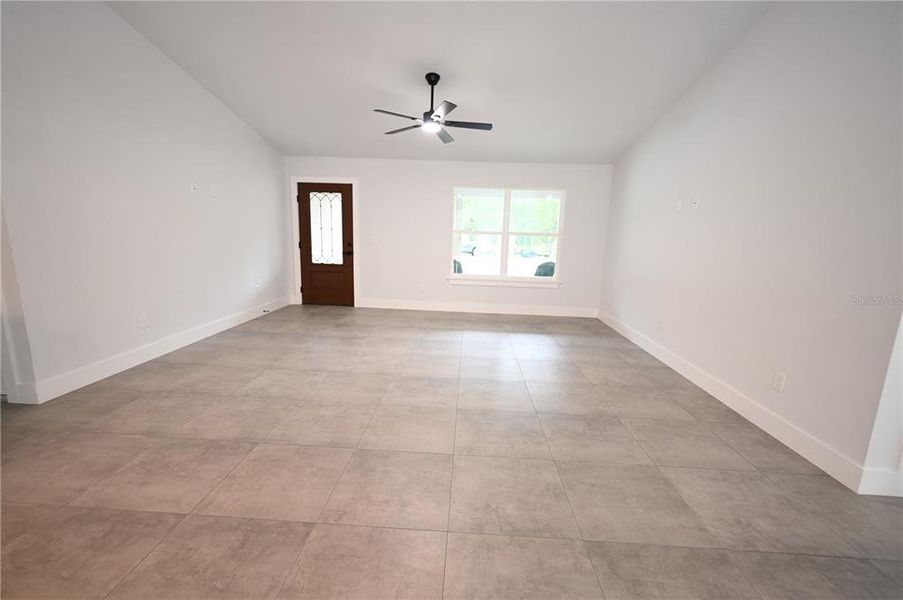 Spacious, unfurnished interior of a new home in , Dunnellon (Image 18).