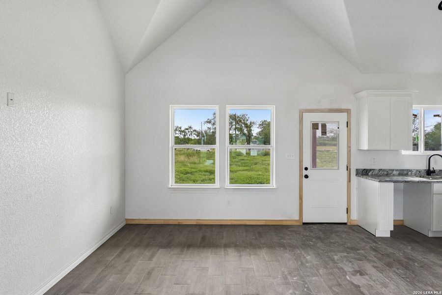Spacious, unfurnished interior of a new home in , Natalia (Image 32).