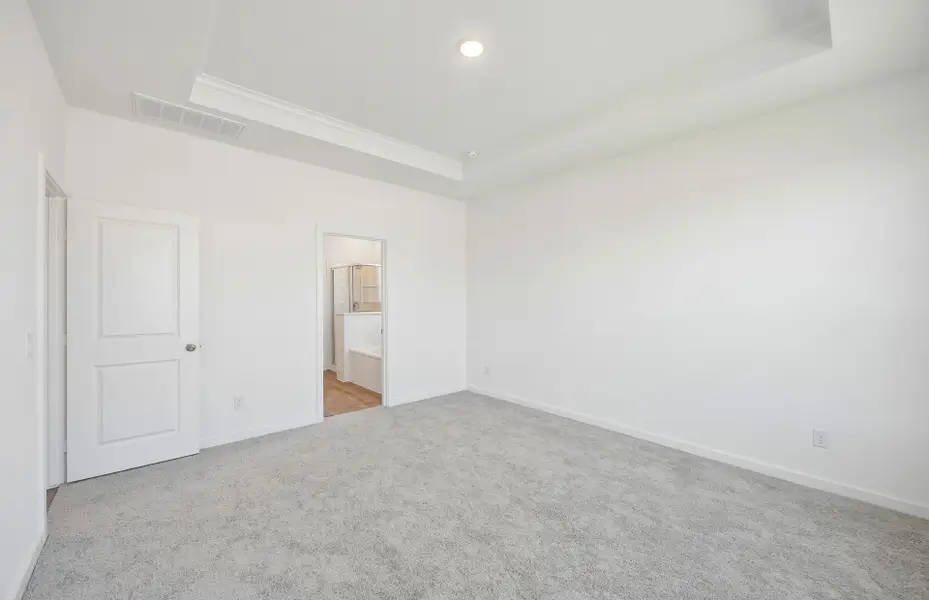 Spacious, unfurnished interior of a new home in Ryehill, Sugar Land (Image 18).