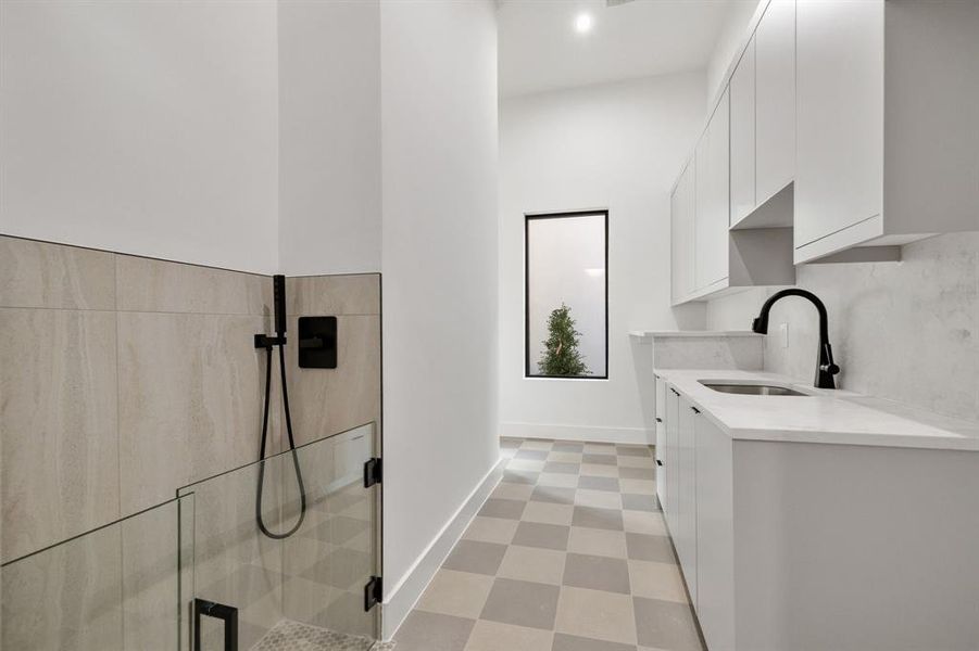 Furnished interior view inside a new home in , Dallas (Image 34).
