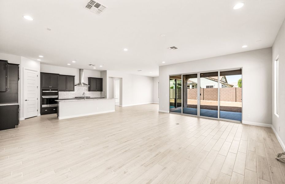 Spacious, unfurnished interior of a new home in Artisan at Asante, Surprise (Image 19).