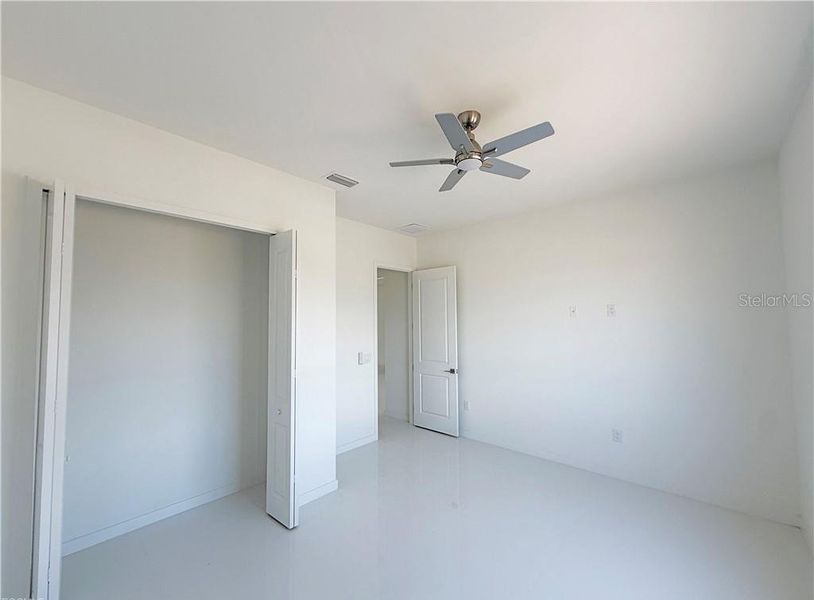 Spacious, unfurnished interior of a new home in , Cape Coral (Image 23).