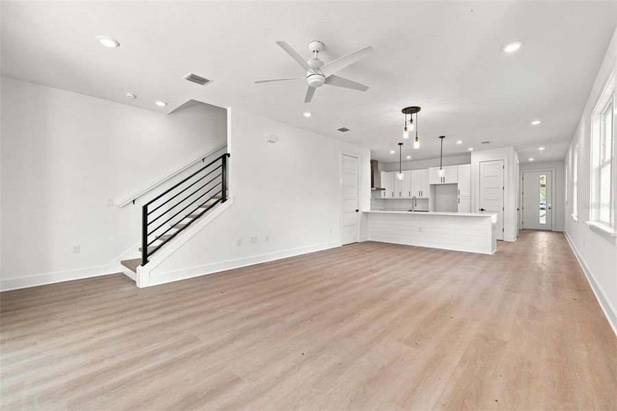 Spacious, unfurnished interior of a new home in , Tampa (Image 27).