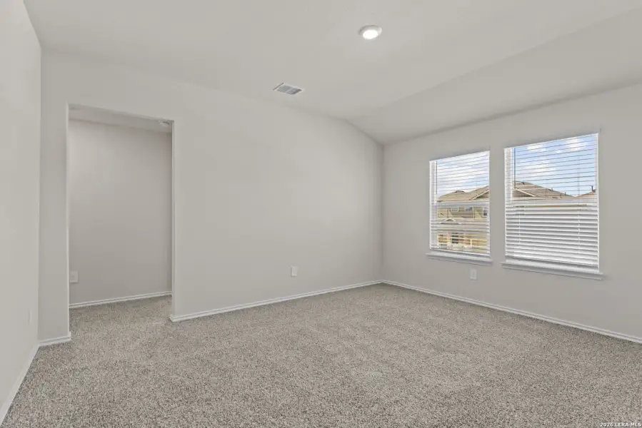 Spacious, unfurnished interior of a new home in Laurel Vistas, San Antonio (Image 24).