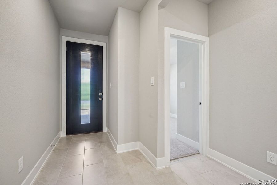 Spacious, unfurnished interior of a new home in Comanche Ridge, San Antonio (Image 31).