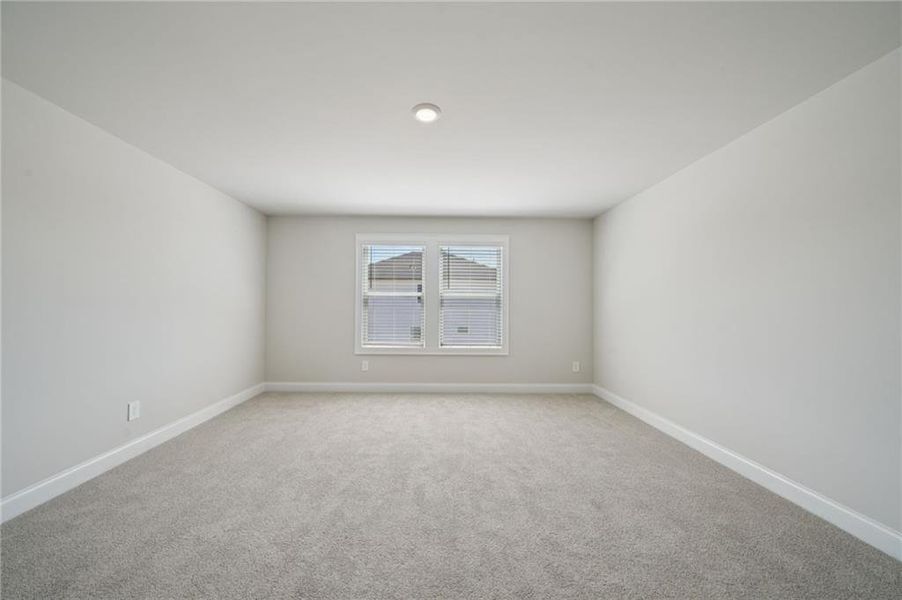 Spacious, unfurnished interior of a new home in River Pointe, Monroe (Image 28).