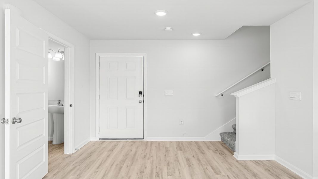Spacious, unfurnished interior of a new home in Titus Park, Panama City (Image 14). Spacious, unfurnished interior of a new home in Titus Park, Panama City (Image 14).