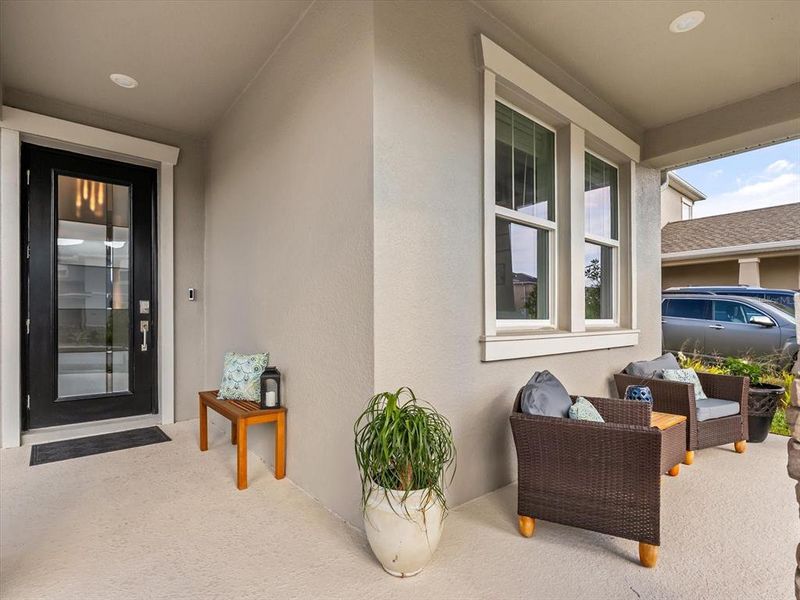Exterior details and patio area of a home in , Orlando (Image 2).