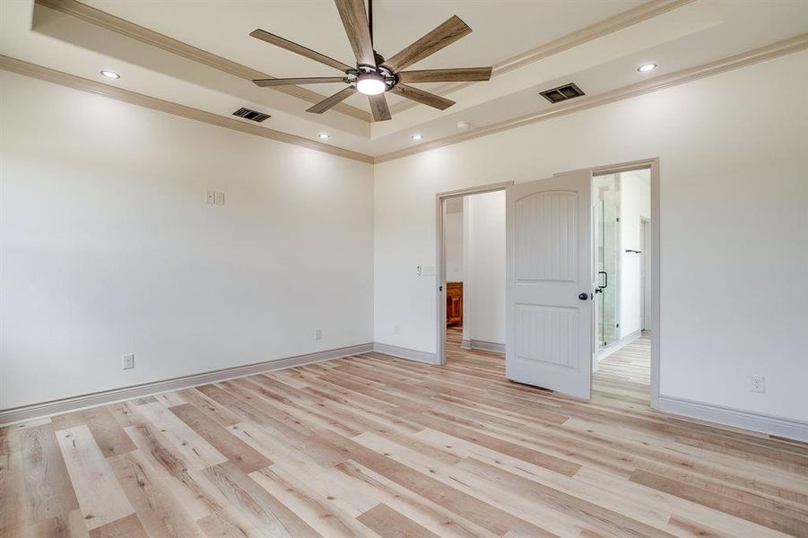 Spacious, unfurnished interior of a new home in , Nemo (Image 27).