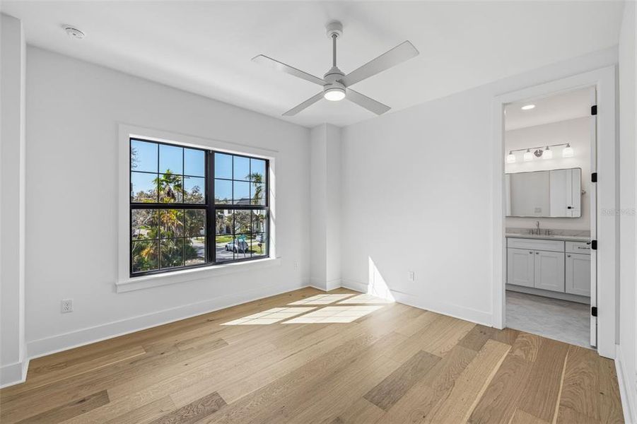 Spacious, unfurnished interior of a new home in , Tampa (Image 34).