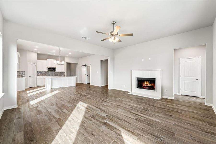Spacious, unfurnished interior of a new home in Waterford Park, Weatherford (Image 15).