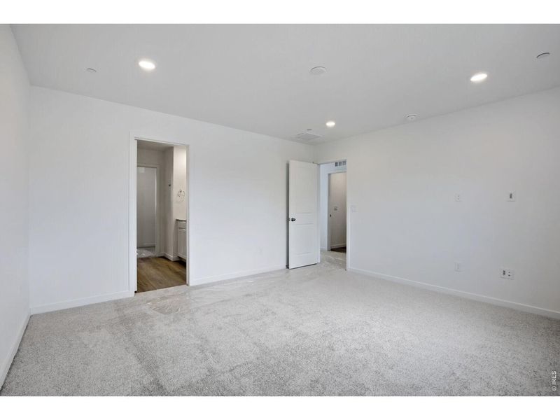 Spacious, unfurnished interior of a new home in Timber Lark, Fort Collins (Image 8).