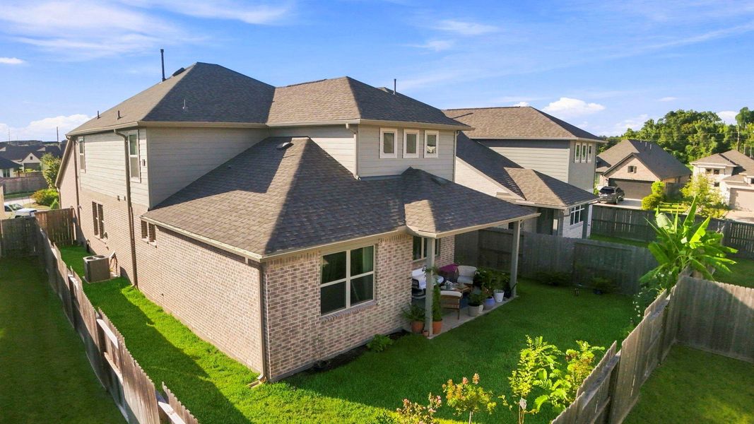 Exterior details and patio area of a home in Sienna 40', Missouri City (Image 3).