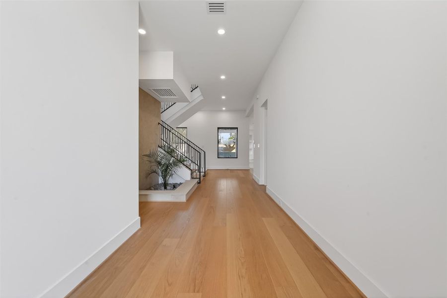 Spacious, unfurnished interior of a new home in , Houston (Image 25).